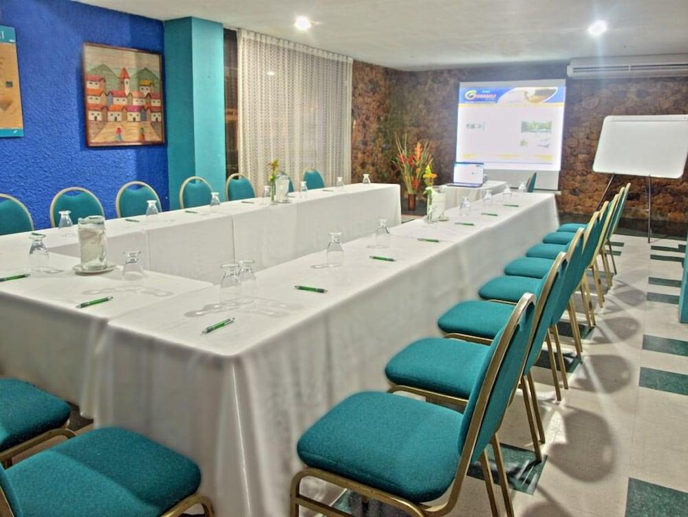 Hotel Guadaira Resort Мельгар Экстерьер фото